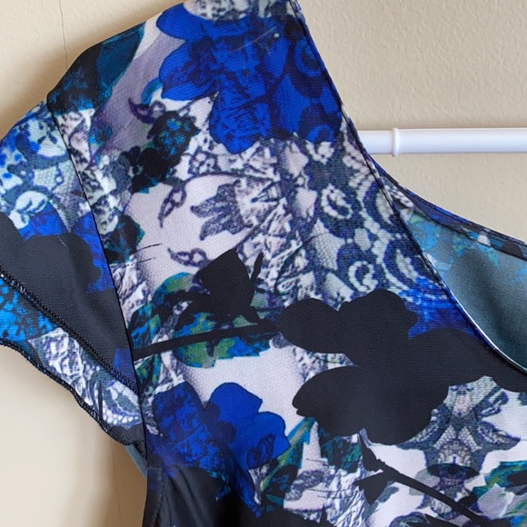 2/$24 Flowered short sleeved blouse - Picture 3 of 7